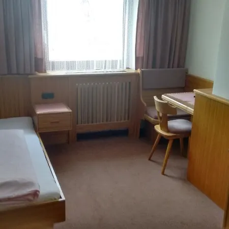 Отель Bergfriede 3*