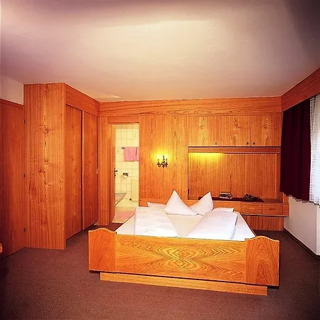 Отель Bergfriede 3*